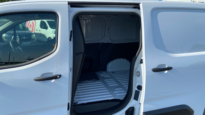 Vauxhall Combo Cargo Combo Diesel 1.5 Turbo D 100ps Prime Plus H1 Van - Image 7